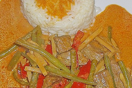 Rindfleisch in Kokosmilch mit rotem Curry 1