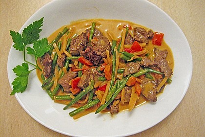 Rindfleisch in Kokosmilch mit rotem Curry 2