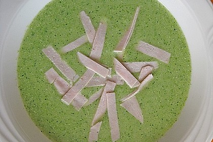 Broccoli - Cremesuppe mit Schinkenstreifen &agrave; la Gisela