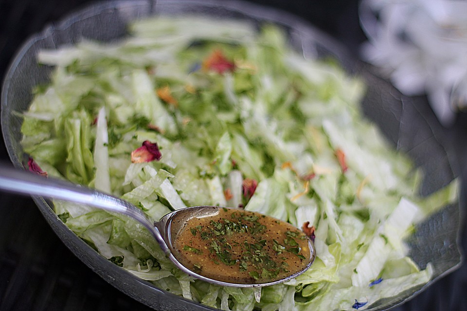 Blattsalat mit Johannisbeer-Senf-Dressing (Rezept mit Bild) | Chefkoch.de