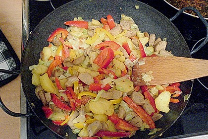 Bratwurst - Kartoffelpfanne mit Gem&uuml;se 1