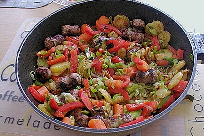 Bratwurst - Kartoffelpfanne mit Gem&uuml;se 2
