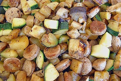 Bratwurst - Kartoffelpfanne mit Gem&uuml;se 4