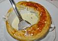 Wei&szlig;wein-K&auml;se Suppe mit Bl&auml;tterteighaube