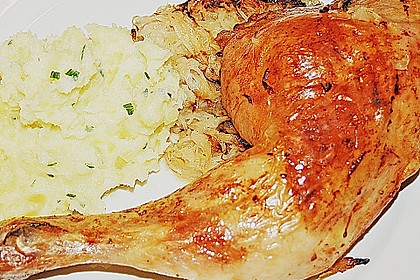 H&uuml;hnchen auf Sauerkraut