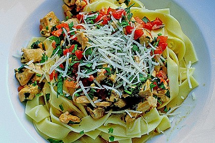 Bandnudeln mit H&auml;hnchen und Paprikaragout 2