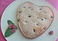 Laras Himbeerherz mit Puderzuckerdecke