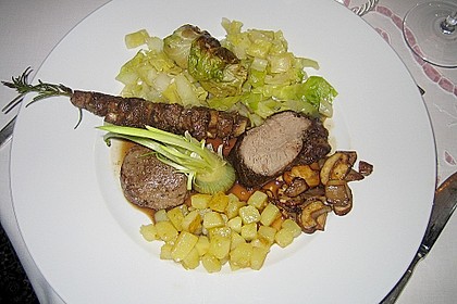 Variationen vom Hirschkalb auf Spitzkohl