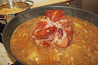 Pökelbraten mit Sauerkraut und Thüringer Klößen 6