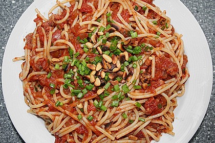 Raffinierte Nudelpfanne mit Pinienkernen 2