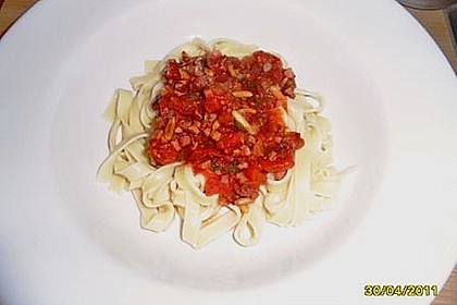 Raffinierte Nudelpfanne mit Pinienkernen 3