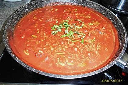 Raffinierte Nudelpfanne mit Pinienkernen 4