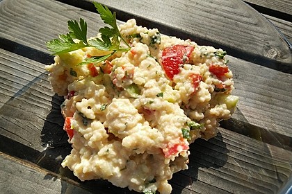 Couscous-Salat mit einer frischen Zitronen-Joghurt-Sauce 3