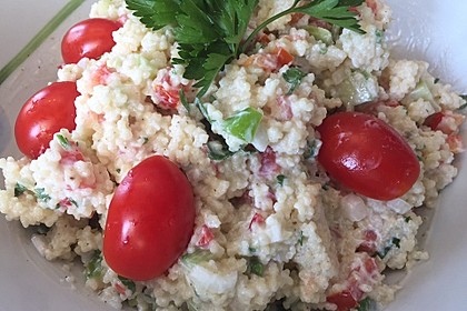 Couscous-Salat mit einer frischen Zitronen-Joghurt-Sauce 6