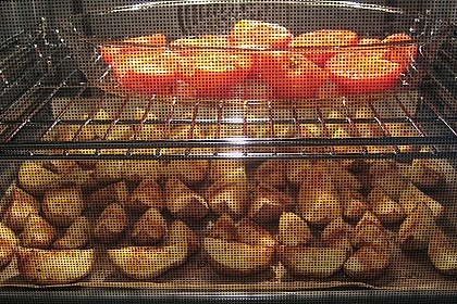 Ofenkartoffeln und Kr&auml;utertomaten mit Kr&auml;uterquark
