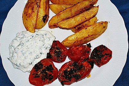 Ofenkartoffeln und Kr&auml;utertomaten mit Kr&auml;uterquark 1