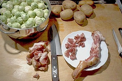 Rosenkohleintopf mit ger&auml;ucherter G&auml;nsekeule