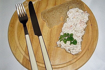 Brotaufstrich mit Räucherlachs und Walnüssen 12