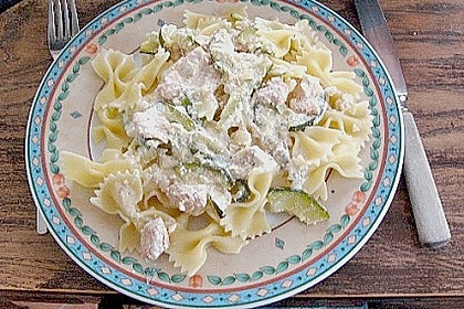Farfalle mit Lachs - Zucchini - Sauce