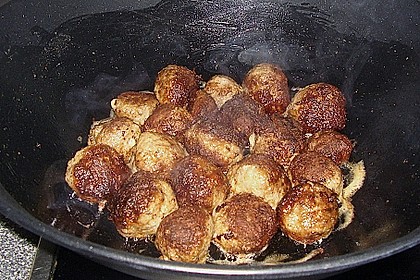 Frikadellenpfanne mit Sp&auml;tzle 1