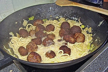 Frikadellenpfanne mit Sp&auml;tzle 3