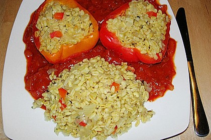 Gef&uuml;llte Paprikaschoten mit Zartweizen und Tomatengem&uuml;se 1