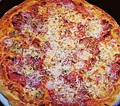 K&auml;se - Salami - Kochschinkenpizza (Bild)