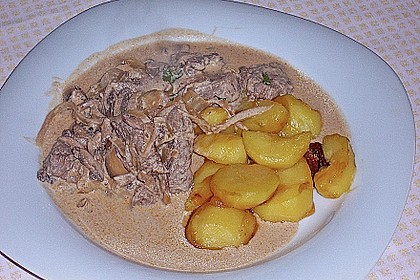 Schneller Stroganoff mit s&uuml;&szlig; - sauren Backkartoffeln