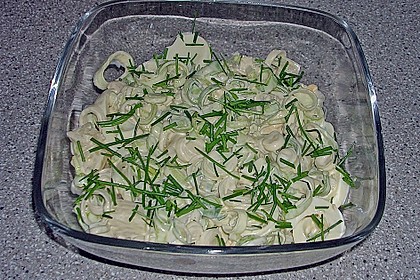 Pastorensalat mit Porree, Ananas und Ei