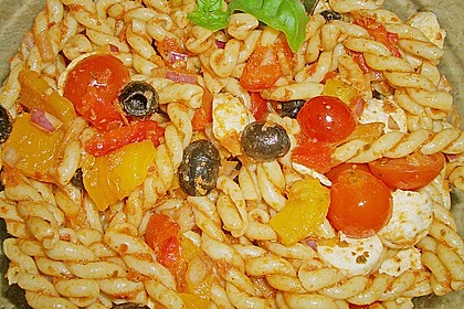 Mediterraner Spaghettisalat mit Pesto rosso 20