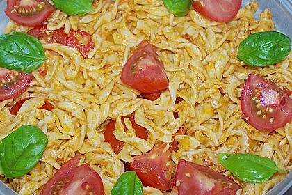 Mediterraner Spaghettisalat mit Pesto rosso 25