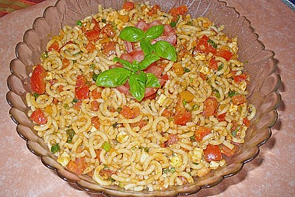 Mediterraner Spaghettisalat mit Pesto rosso 3