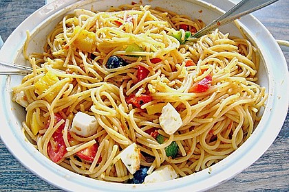 Mediterraner Spaghettisalat mit Pesto rosso 9