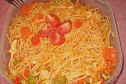 Mediterraner Spaghettisalat mit Pesto rosso 22