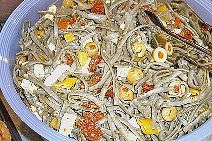 Mediterraner Spaghettisalat mit Pesto rosso 29