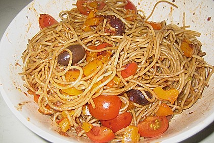 Mediterraner Spaghettisalat mit Pesto rosso 23