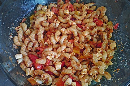 Mediterraner Spaghettisalat mit Pesto rosso 19