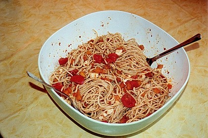 Mediterraner Spaghettisalat mit Pesto rosso 27