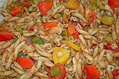 Mediterraner Spaghettisalat mit Pesto rosso 21