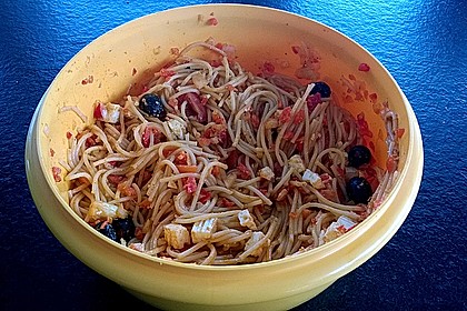 Mediterraner Spaghettisalat mit Pesto rosso 28