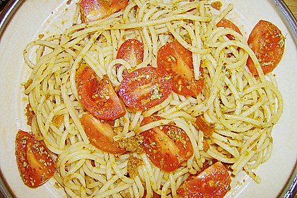 Mediterraner Spaghettisalat mit Pesto rosso 16