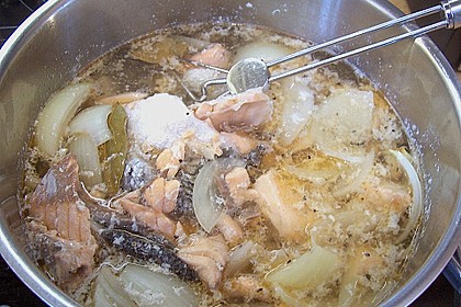 Lachscremesuppe auf mediterrane Art