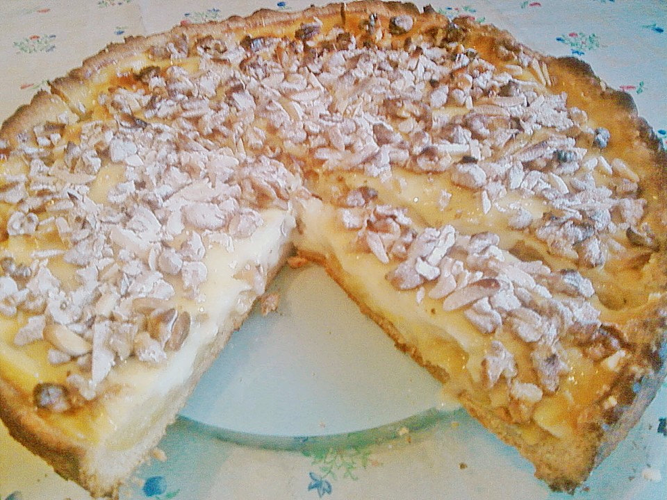 Zwetschgentorte mit Walnuss - Karamell - Kruste (Rezept mit Bild ...