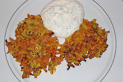 Zucchini-Möhren Puffer mit Kräuter-Joghurt Creme 49