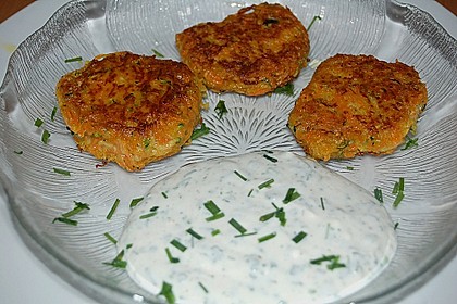 Zucchini-Möhren Puffer mit Kräuter-Joghurt Creme 36