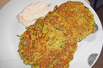 Zucchini-Möhren Puffer mit Kräuter-Joghurt Creme 22