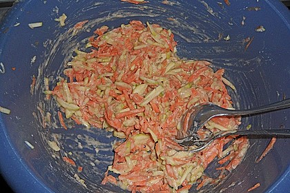 Zucchini-Möhren Puffer mit Kräuter-Joghurt Creme 67