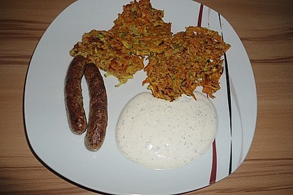 Zucchini-Möhren Puffer mit Kräuter-Joghurt Creme 65