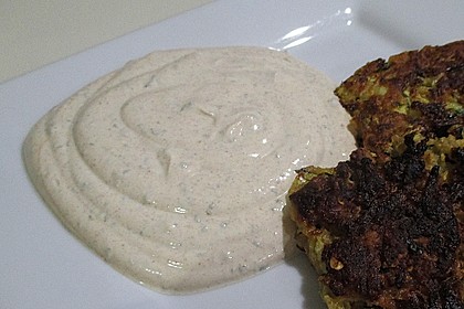 Zucchini-Möhren Puffer mit Kräuter-Joghurt Creme 24