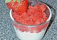 Erdbeerp&uuml;ree crushed mit Vanillesahne